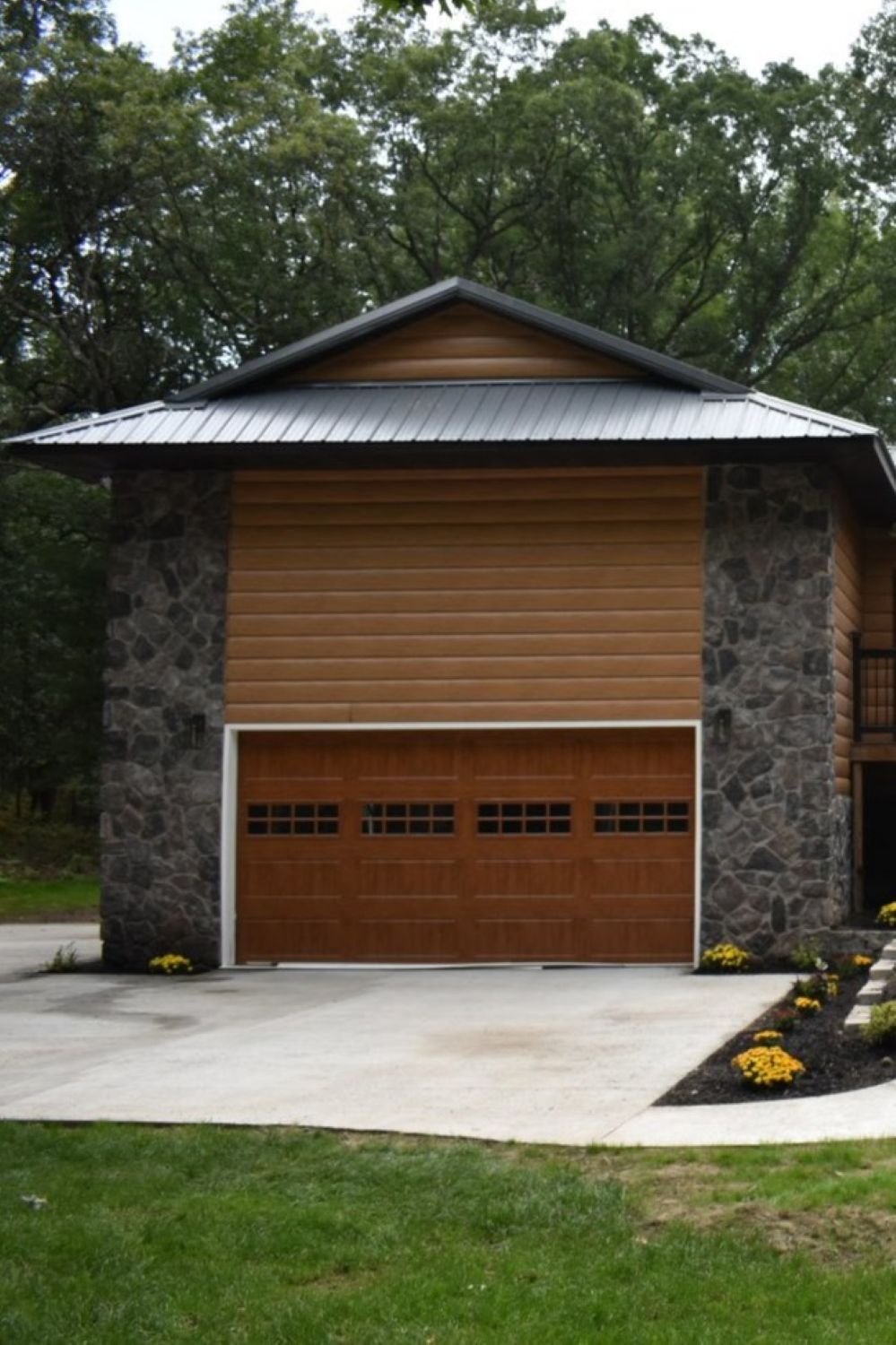 Black Bear Mountain Stone - Stone Veneer - Field Stone Midnight