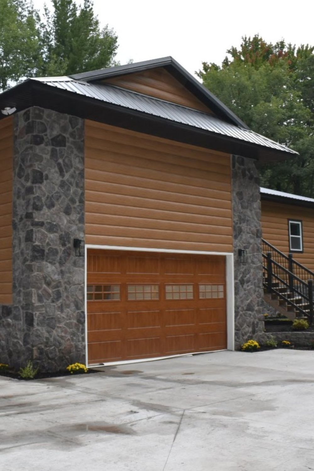 Black Bear Mountain Stone - Stone Veneer - Field Stone Midnight