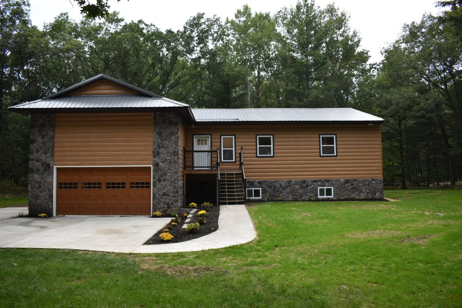 Black Bear Mountain Stone - Stone Veneer - Field Stone Midnight