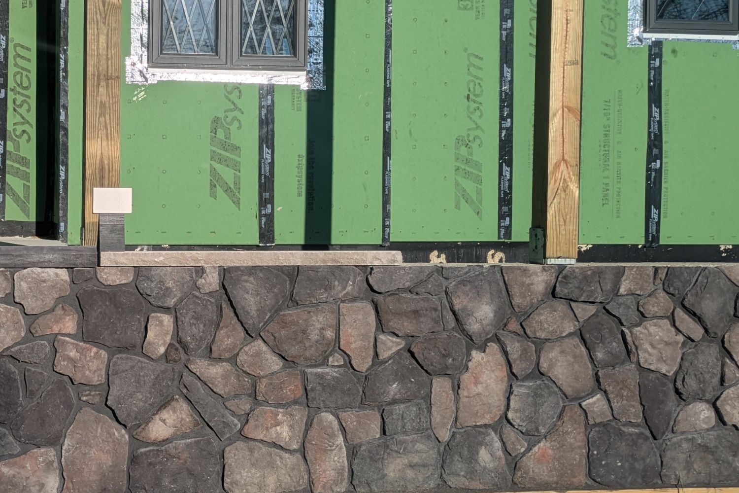 Black Bear Mountain Stone - Stone Veneer - Field Stone Midnight