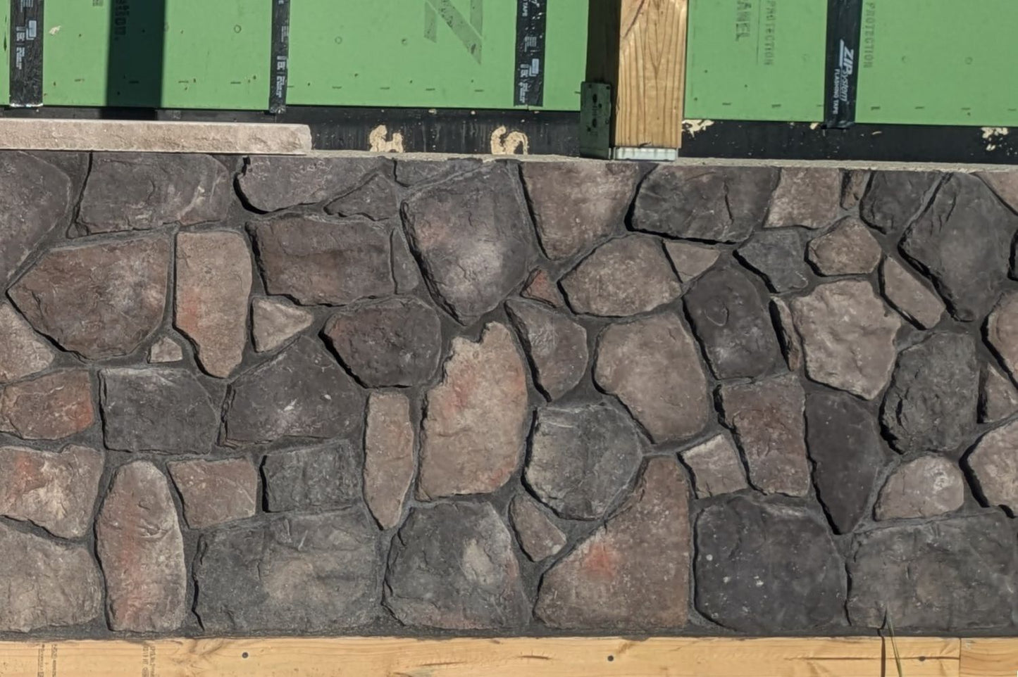 Black Bear Mountain Stone - Stone Veneer - Field Stone Midnight
