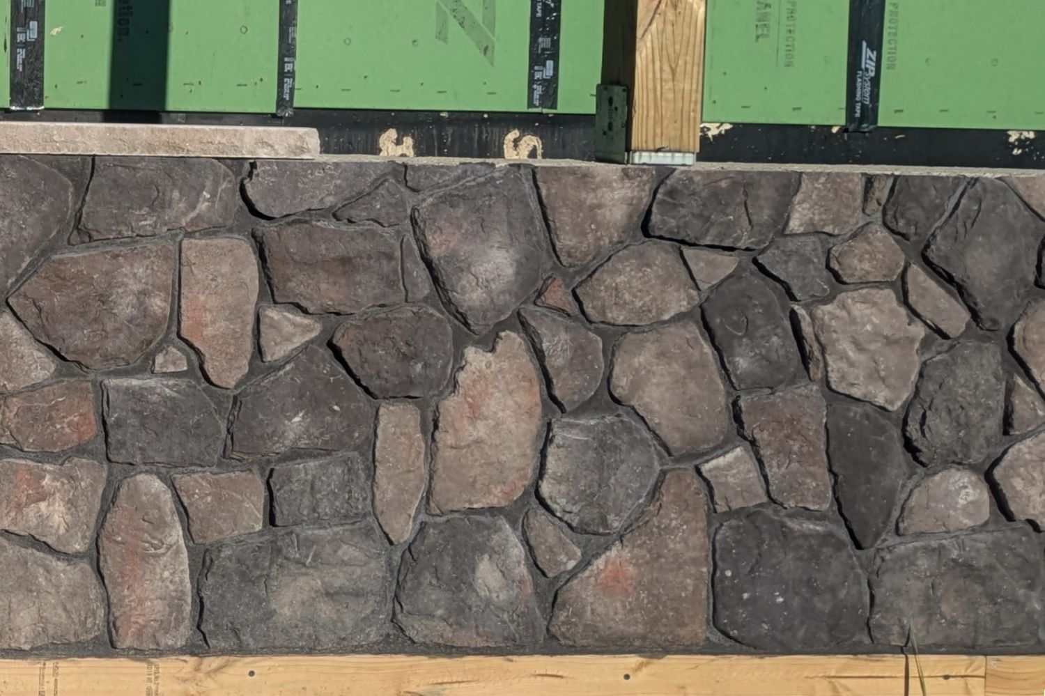 Black Bear Mountain Stone - Stone Veneer - Field Stone Midnight