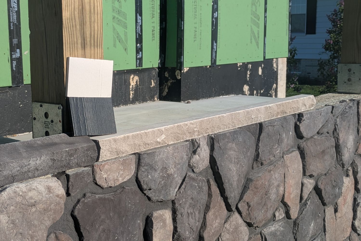 Black Bear Mountain Stone - Stone Veneer - Field Stone Midnight