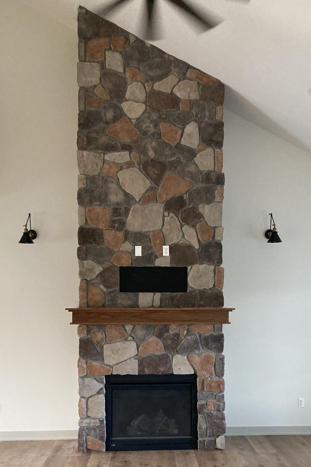 Black Bear Mountain Stone - Stone Veneer - Field Stone Ozark