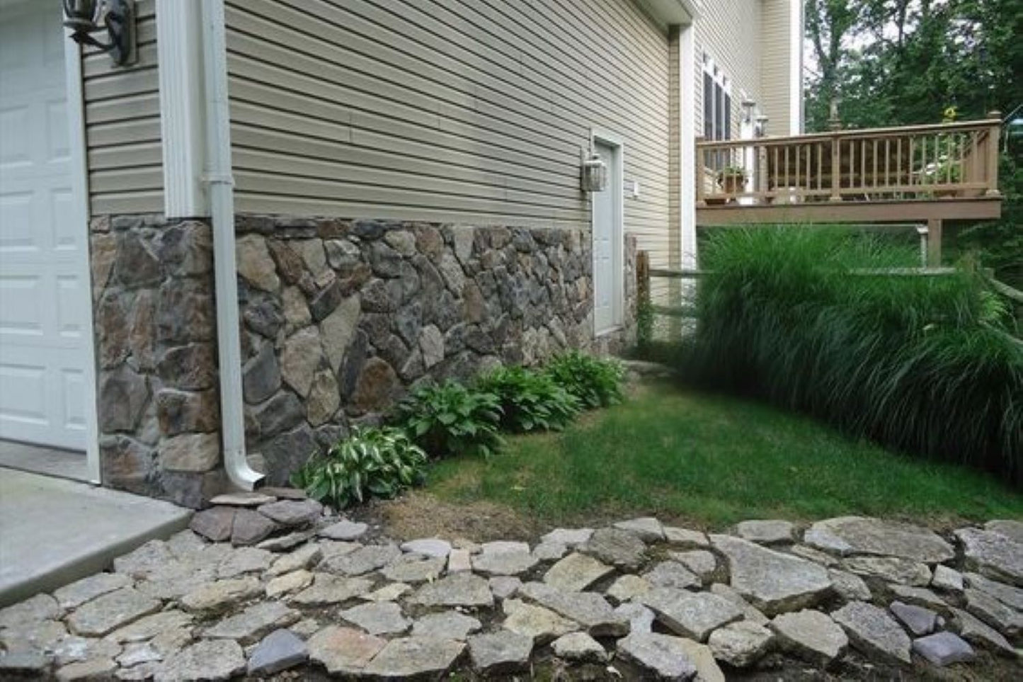 Black Bear Mountain Stone - Stone Veneer - Field Stone Rustic