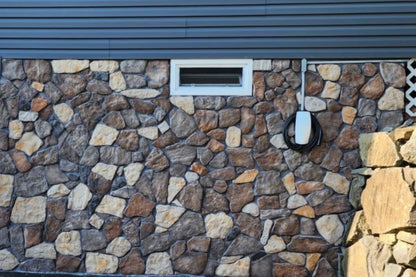 Black Bear Mountain Stone - Stone Veneer - Field Stone Rustic