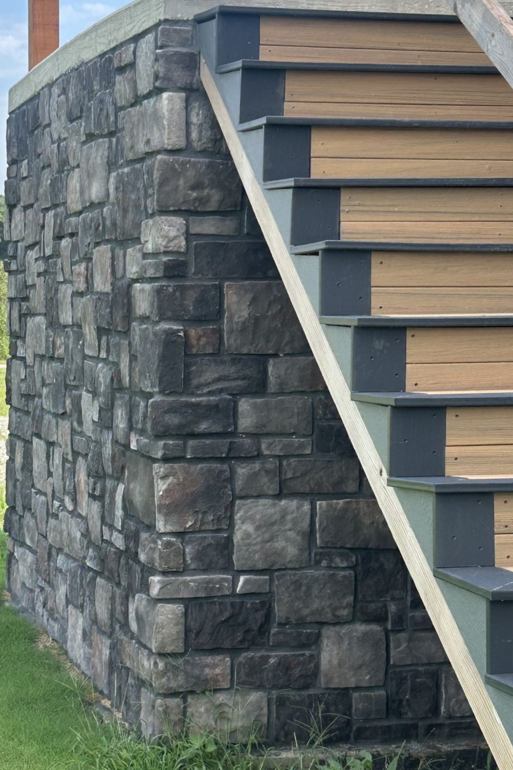 Black Bear Mountain Stone - Stone Veneer - Hackett Stone Midnight