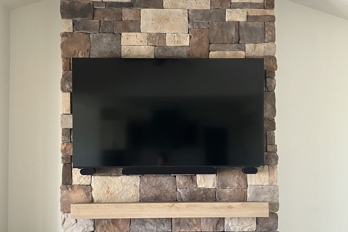 Black Bear Mountain Stone - Stone Veneer - Hackett Stone Rustic