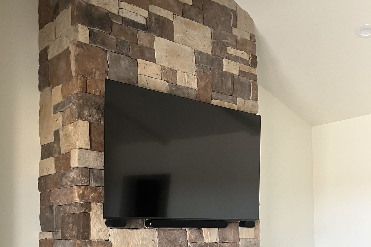 Black Bear Mountain Stone - Stone Veneer - Hackett Stone Rustic