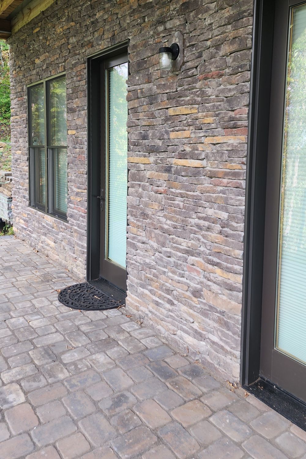 Black Bear Mountain Stone - Stone Veneer - Ledge Stone Kona