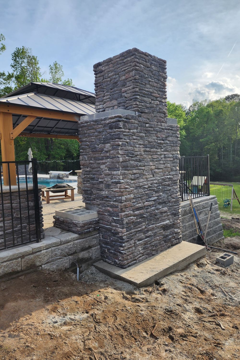 Black Bear Mountain Stone - Stone Veneer - Ledge Stone Midnight