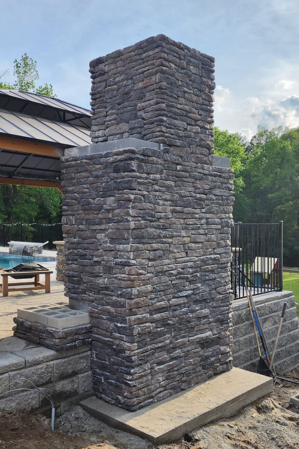 Black Bear Mountain Stone - Stone Veneer - Ledge Stone Midnight
