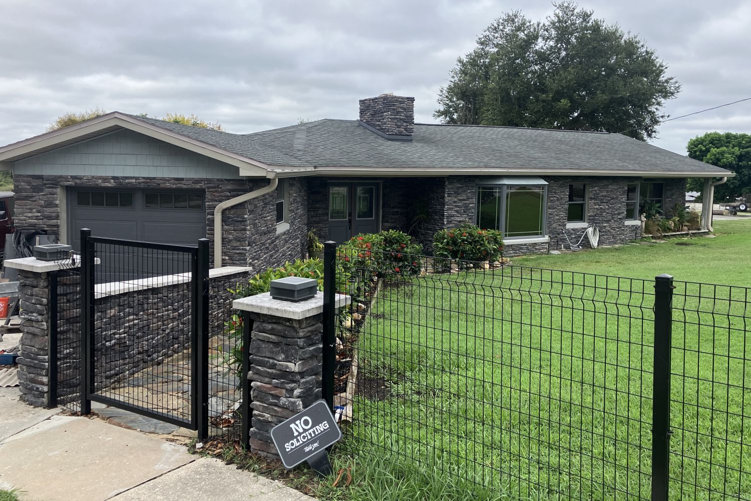 Black Bear Mountain Stone - Stone Veneer - Ledge Stone Midnight