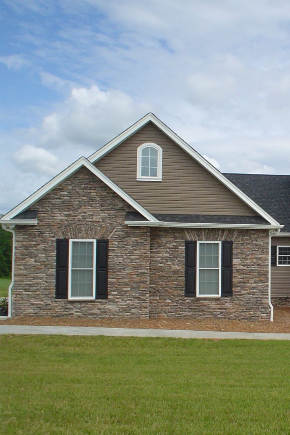 Black Bear Mountain Stone - Stone Veneer - Ledge Stone Mossy Creek