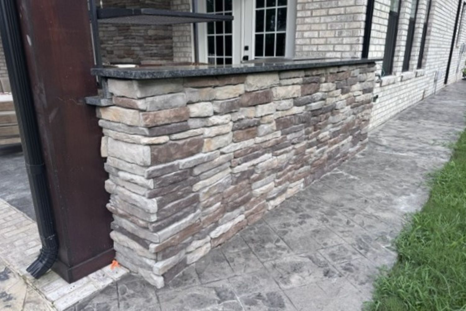 Black Bear Mountain Stone - Stone Veneer - Ledge Stone Mountain Mist