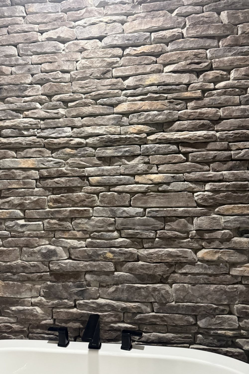 Black Bear Mountain Stone - Stone Veneer - Ledge Stone Outback