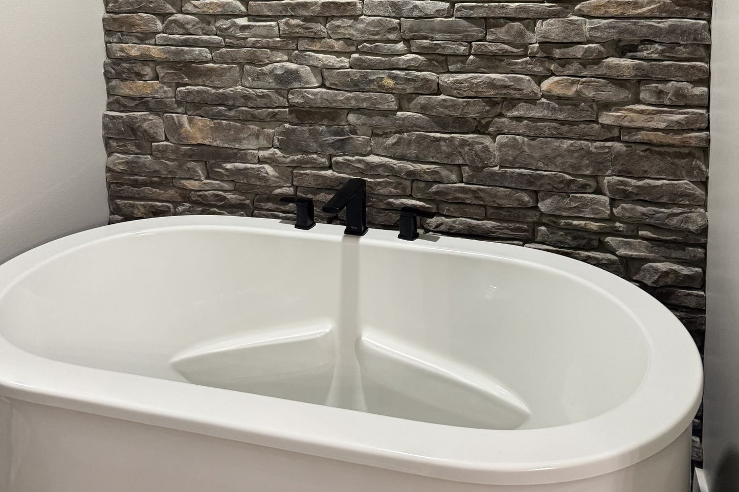 Black Bear Mountain Stone - Stone Veneer - Ledge Stone Outback