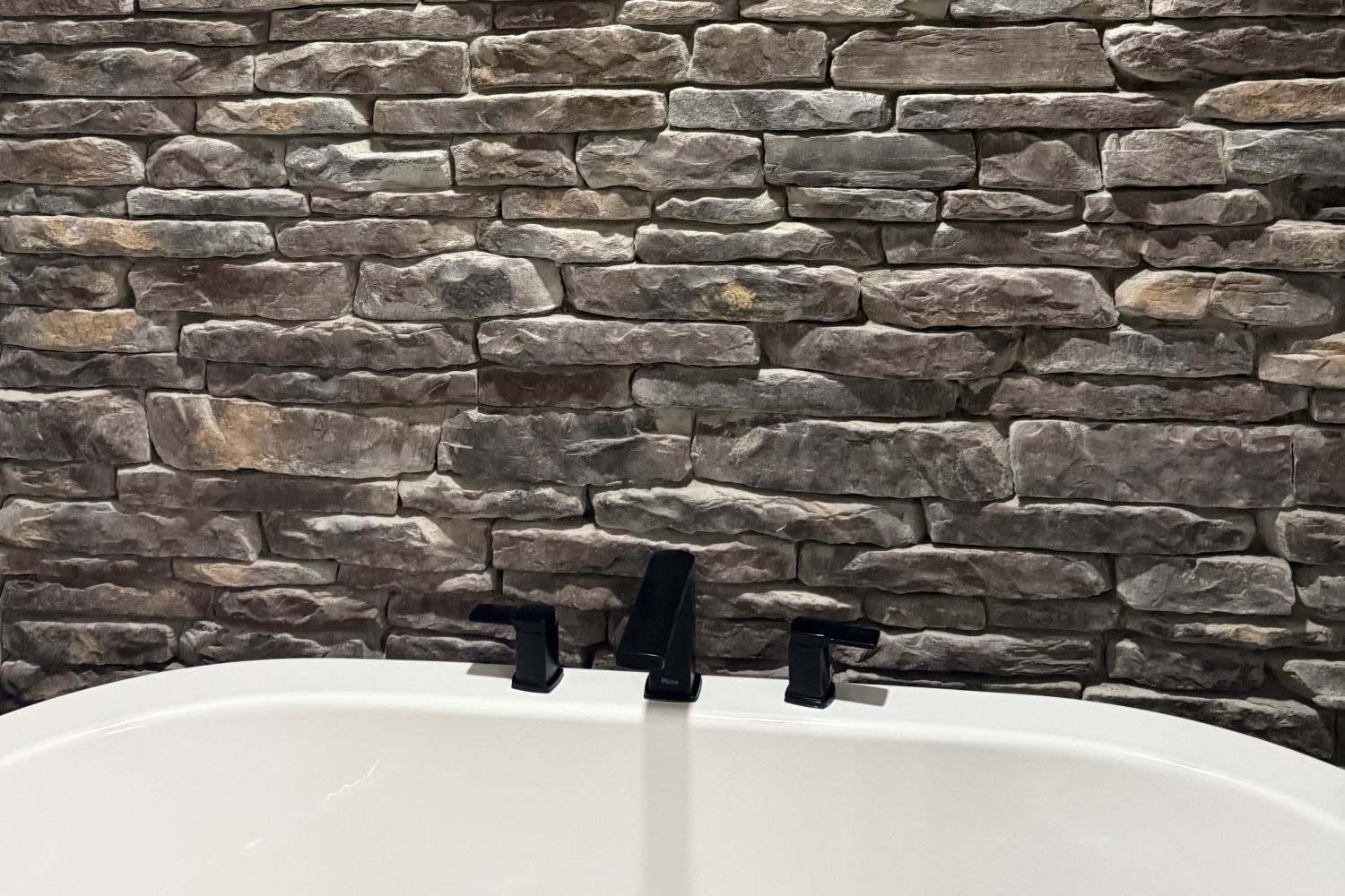 Black Bear Mountain Stone - Stone Veneer - Ledge Stone Outback