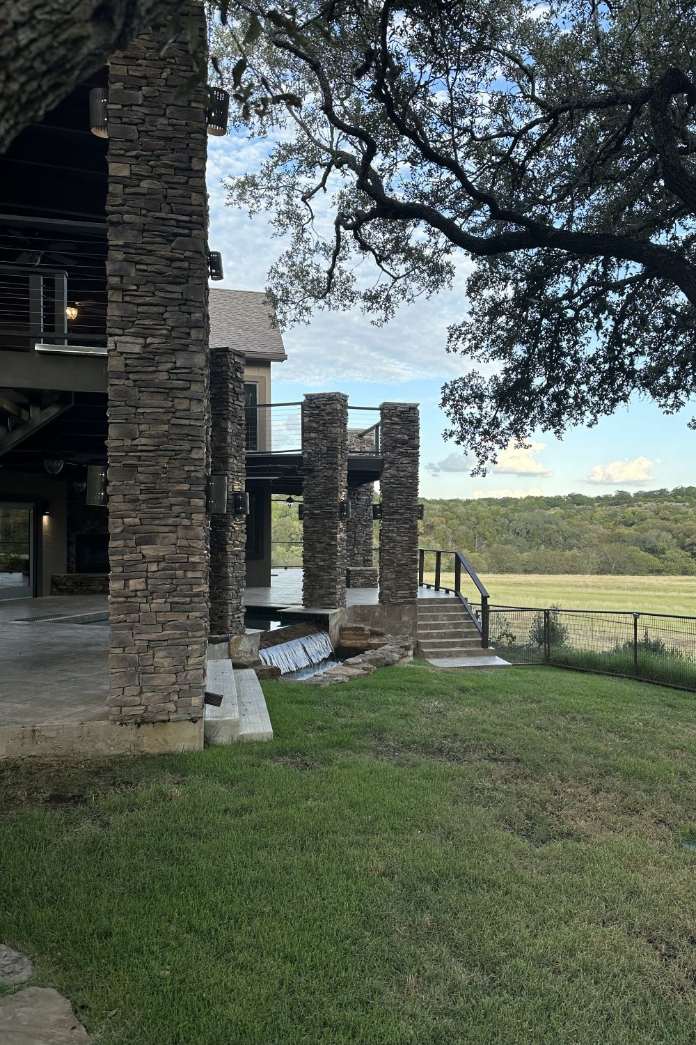 Black Bear Mountain Stone - Stone Veneer - Ledge Stone Tuscany