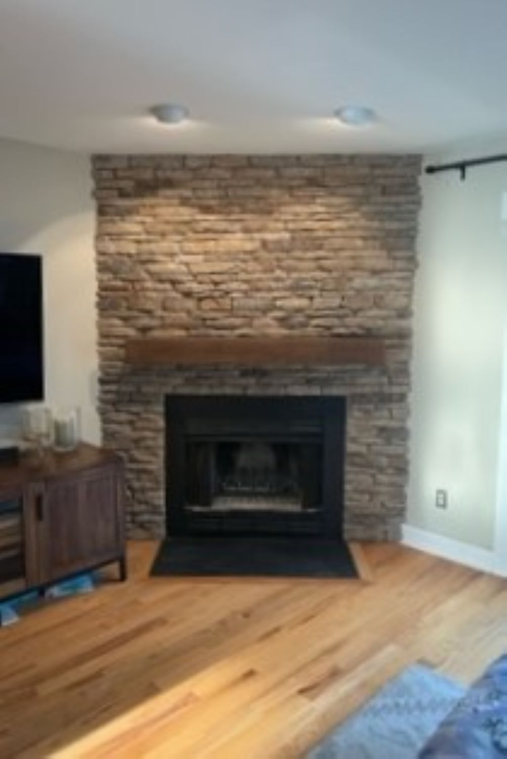 Black Bear Mountain Stone - Stone Veneer - Ledge Stone White Oak