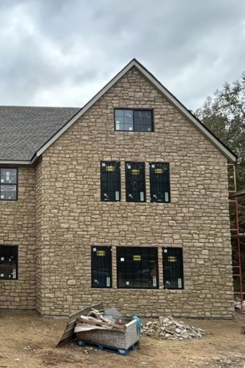Black Bear Mountain Stone - Stone Veneer - Lime Stone Adaline