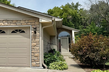 Black Bear Mountain Stone - Stone Veneer - Lime Stone Adaline