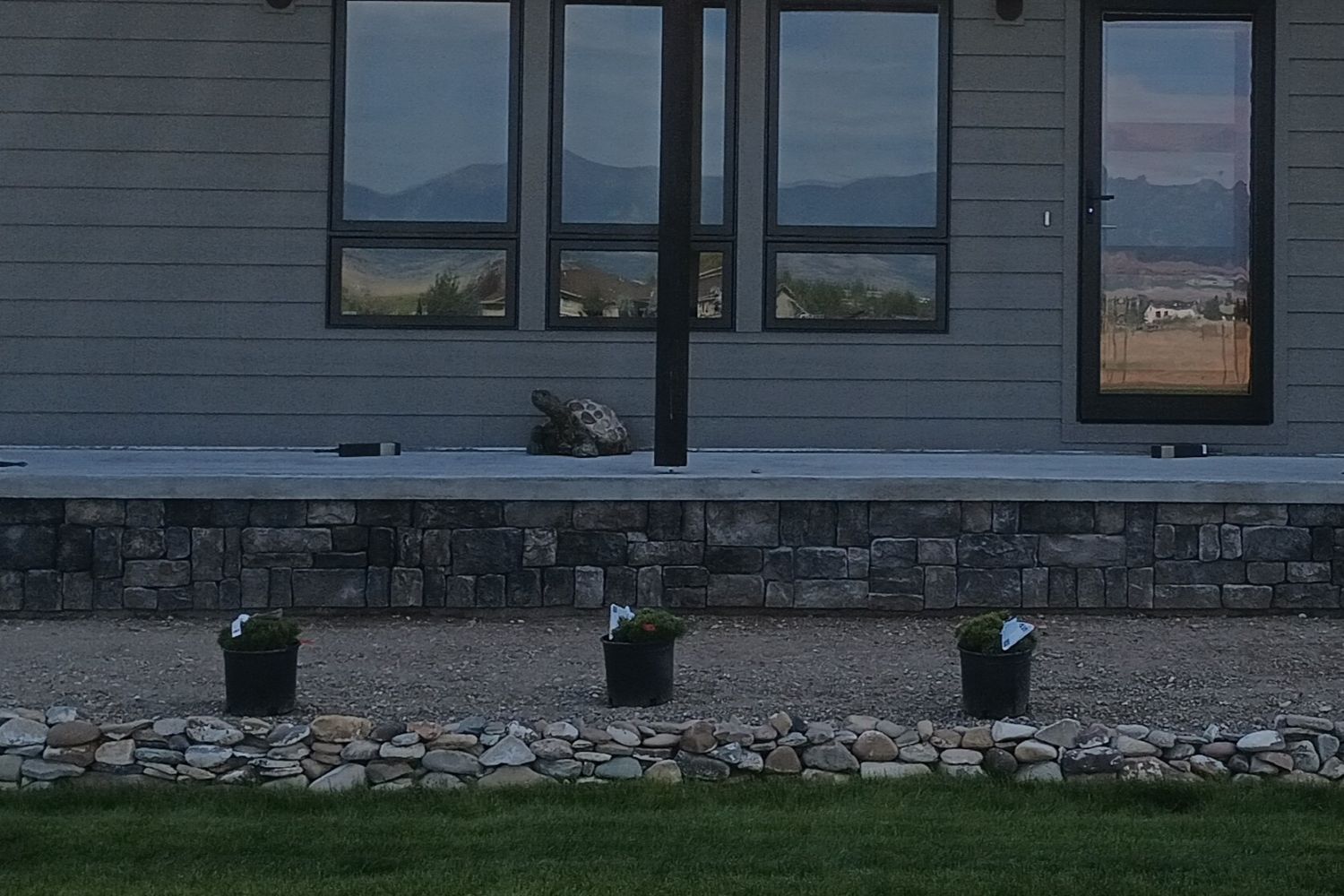 Black Bear Mountain Stone - Stone Veneer - Lime Stone Midnight