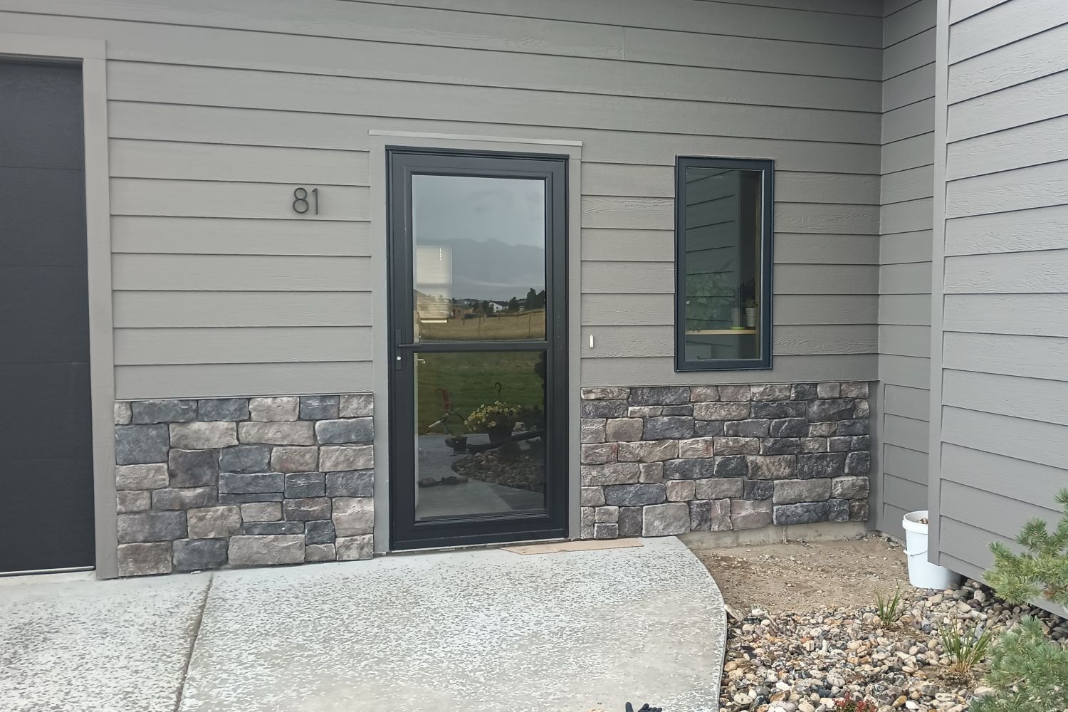 Black Bear Mountain Stone - Stone Veneer - Lime Stone Midnight