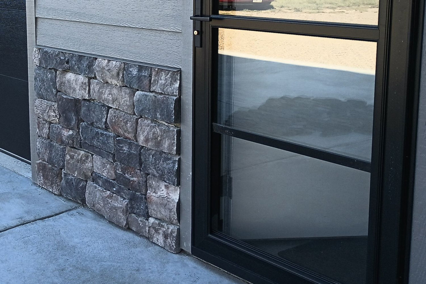 Black Bear Mountain Stone - Stone Veneer - Lime Stone Midnight