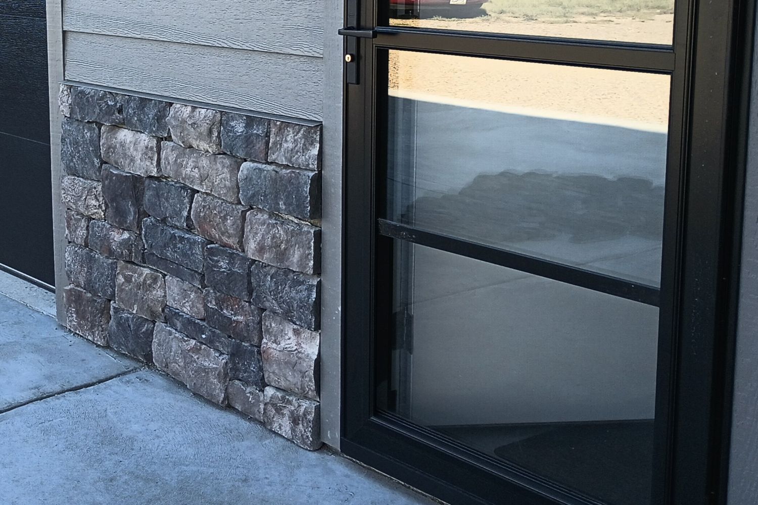 Black Bear Mountain Stone - Stone Veneer - Lime Stone Midnight