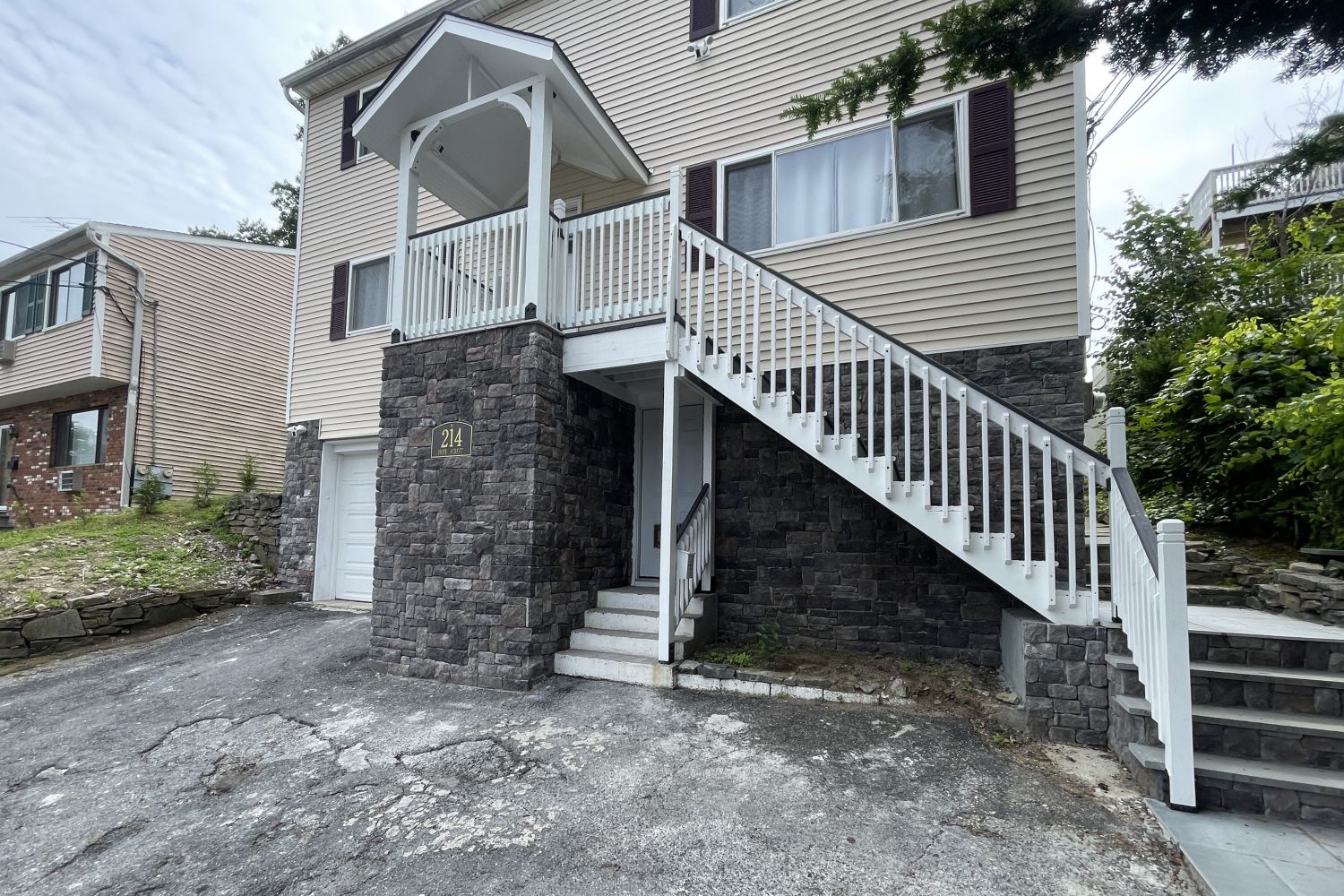 Black Bear Mountain Stone - Stone Veneer - Lime Stone Midnight