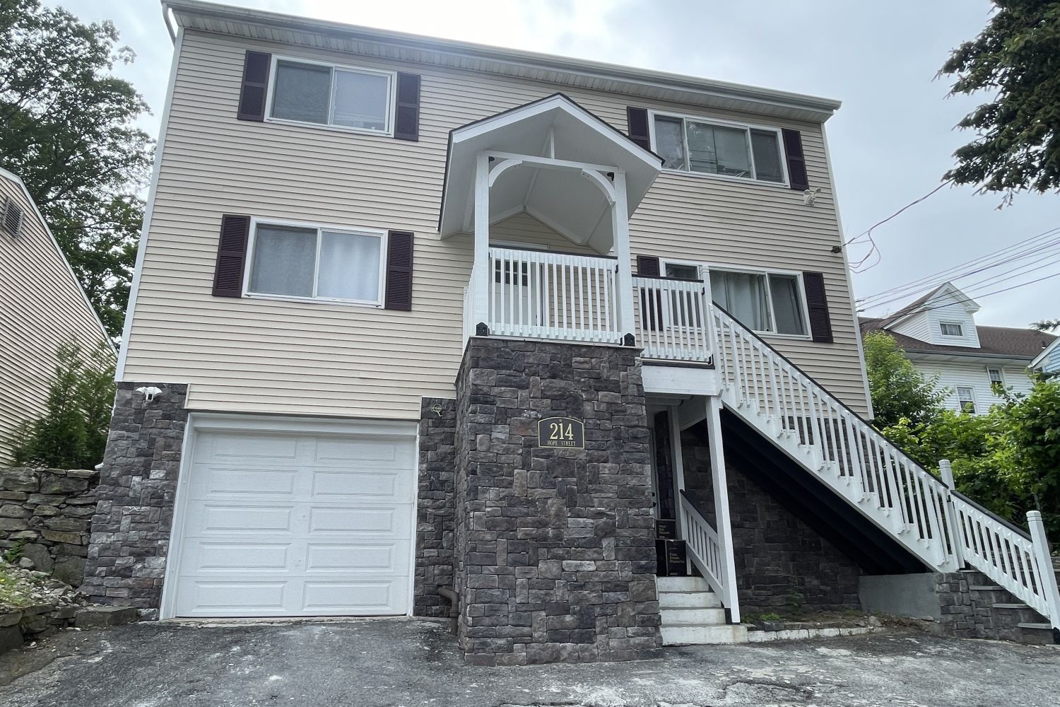 Black Bear Mountain Stone - Stone Veneer - Lime Stone Midnight