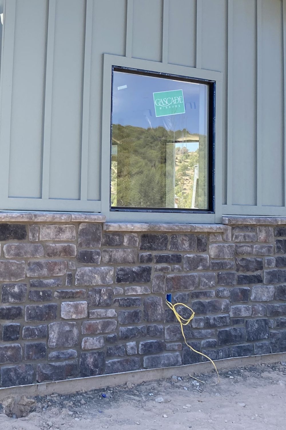 Black Bear Mountain Stone - Stone Veneer - Lime Stone Midnight