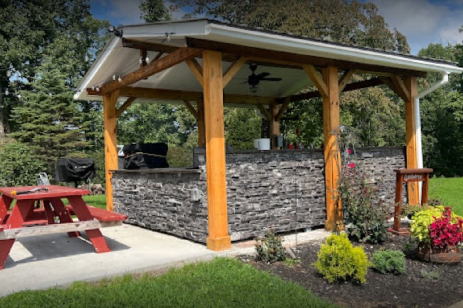 Black Bear Mountain Stone - Stone Veneer - Ready Stack Stone Panel Black Forest