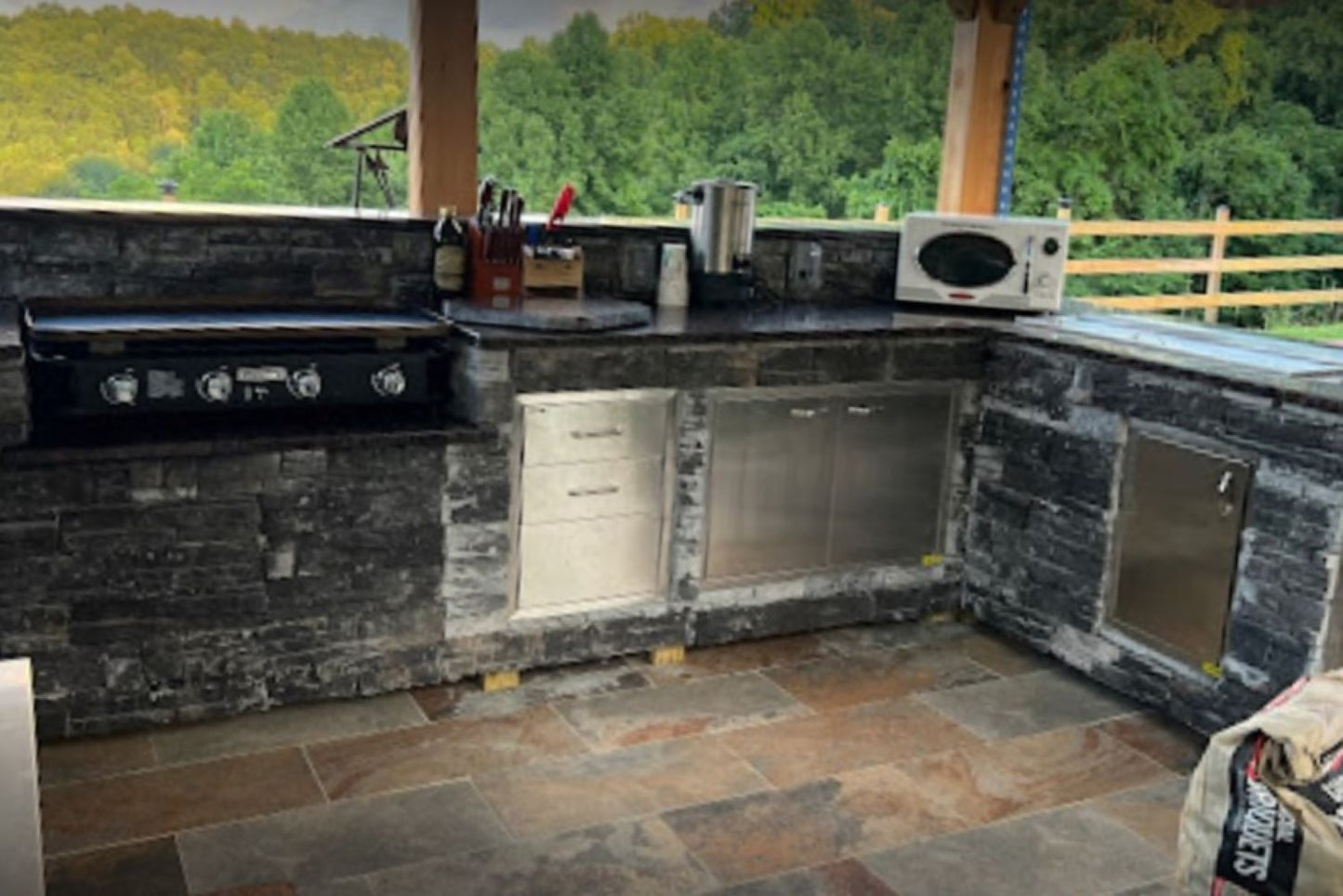 Black Bear Mountain Stone - Stone Veneer - Ready Stack Stone Panel Black Forest