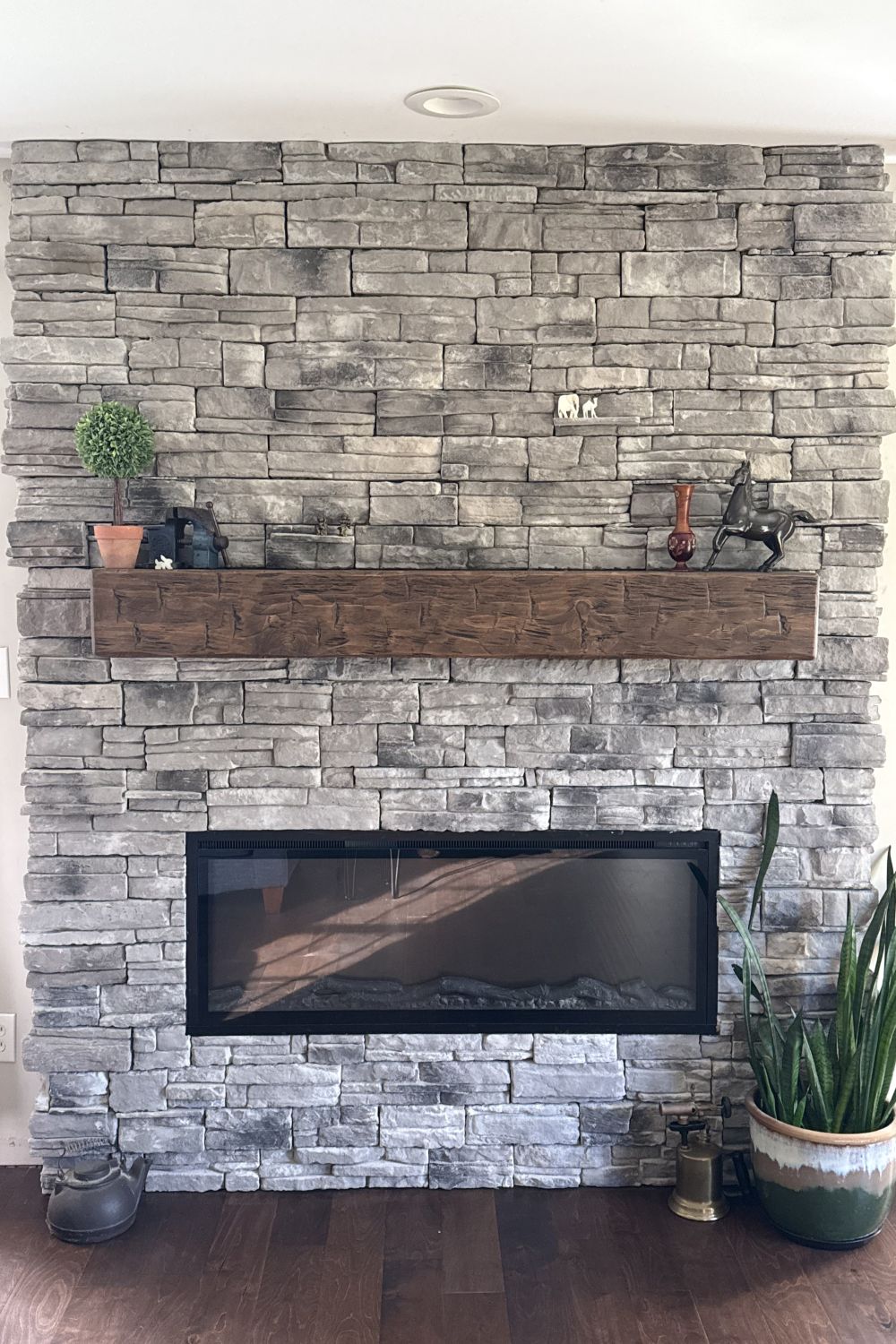 Black Bear Mountain Stone - Stone Veneer - Ready Stack Stone Panel Cool Gray