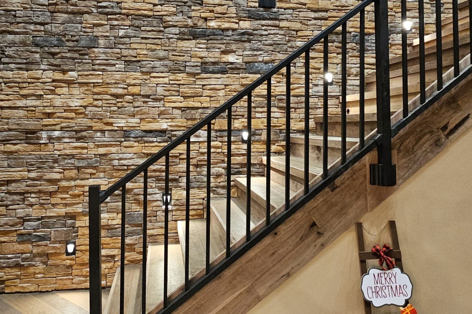 Black Bear Mountain Stone - Stone Veneer - Ready Stack Stone Panel Mossy Creek