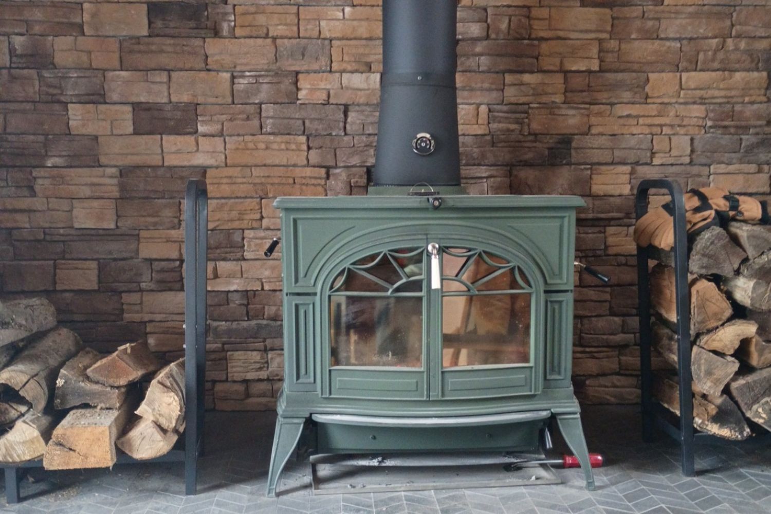 Black Bear Mountain Stone - Stone Veneer - Ready Stack Stone Panel Tacoma