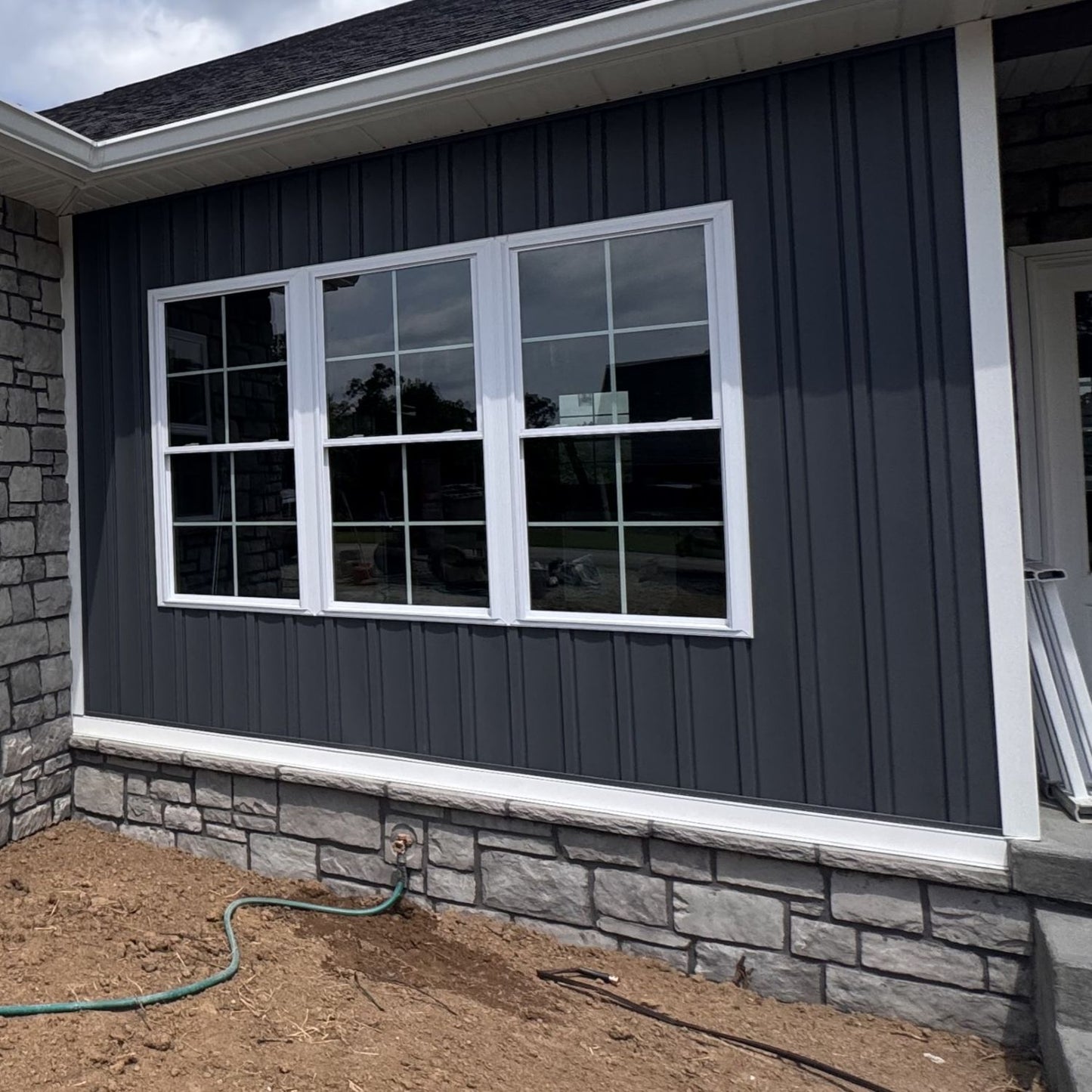 Black Bear Mountain Stone - Stone Veneer Accessories - Sill Smoke