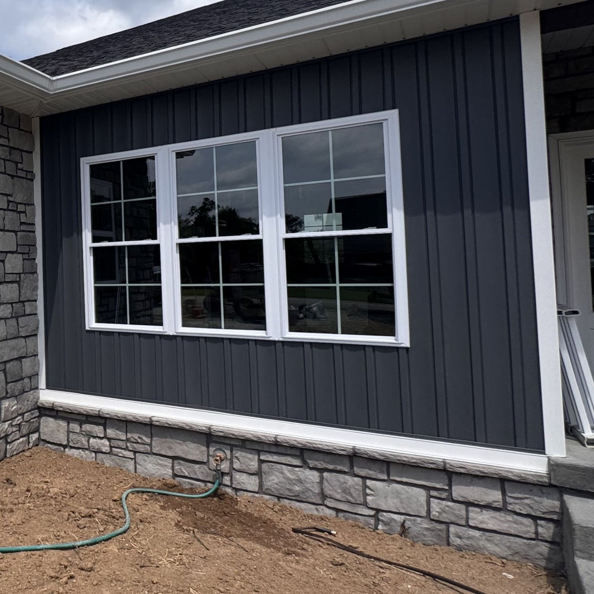 Black Bear Mountain Stone - Stone Veneer Accessories - Sill Smoke