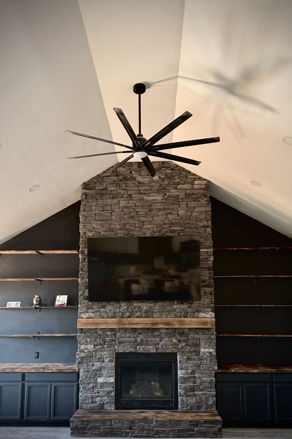 Black Bear Mountain Stone - Stone Veneer - Stack Stone Black Forest