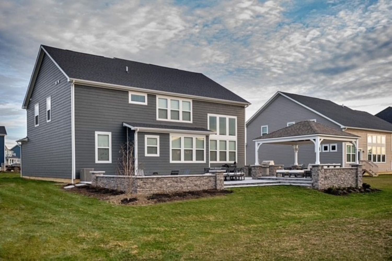 Black Bear Mountain Stone - Stone Veneer - Stack Stone Cool Gray