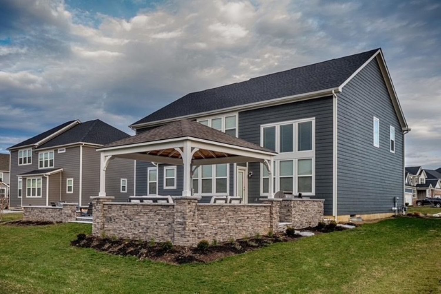 Black Bear Mountain Stone - Stone Veneer - Stack Stone Cool Gray