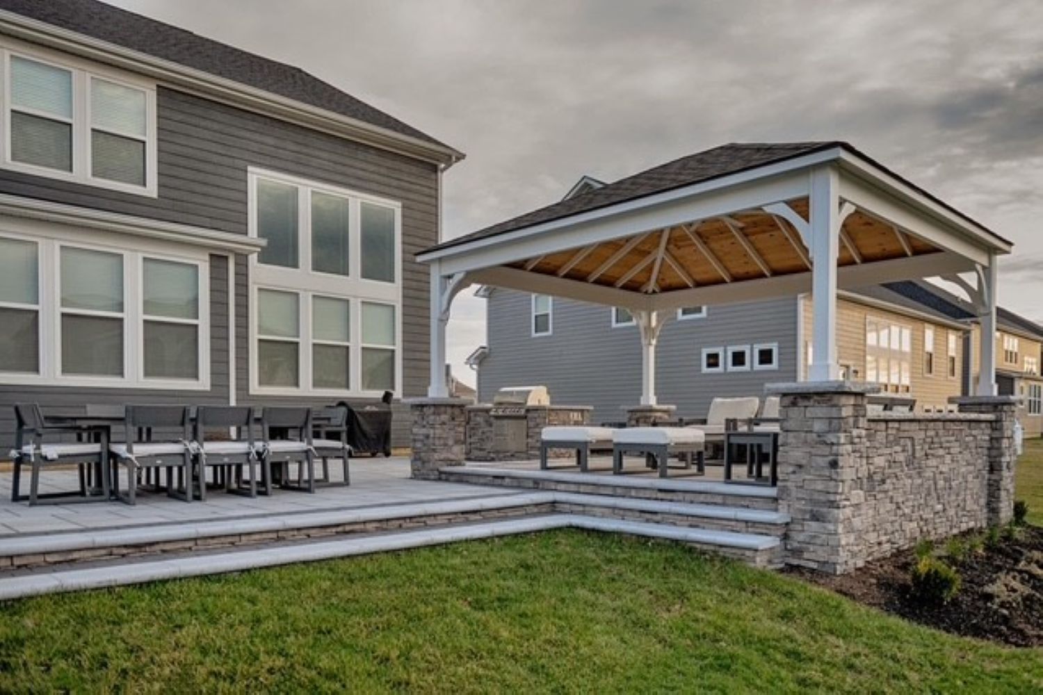 Black Bear Mountain Stone - Stone Veneer - Stack Stone Cool Gray