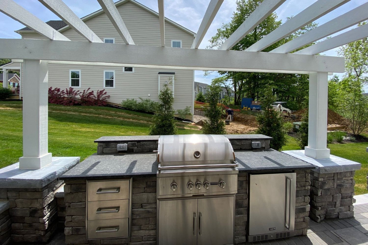 Black Bear Mountain Stone - Stone Veneer - Stack Stone Cool Gray