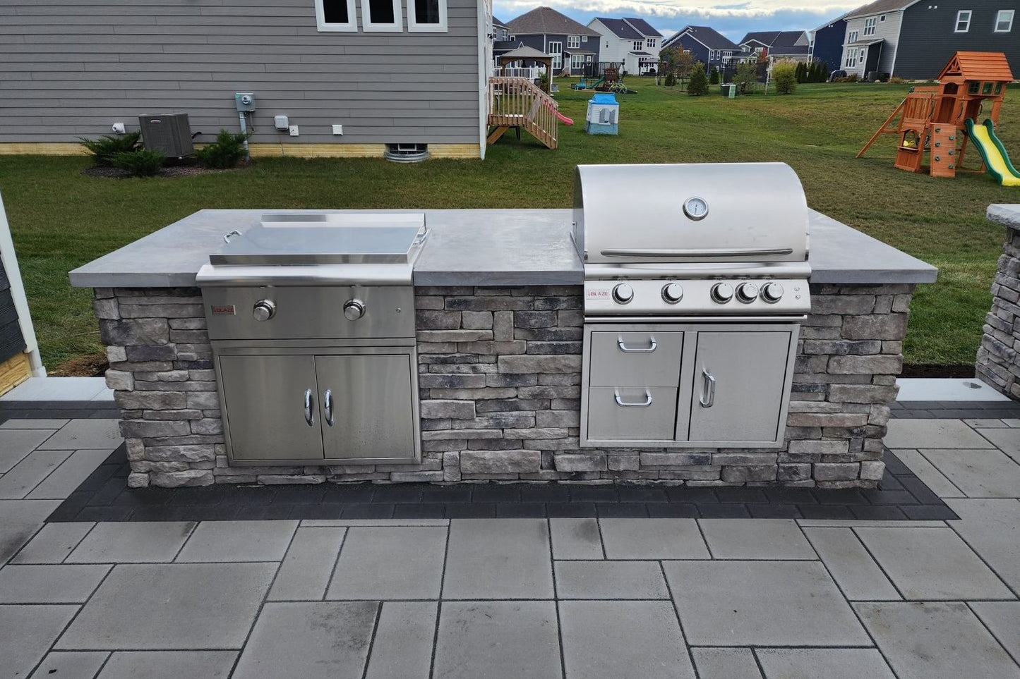 Black Bear Mountain Stone - Stone Veneer - Stack Stone Cool Gray