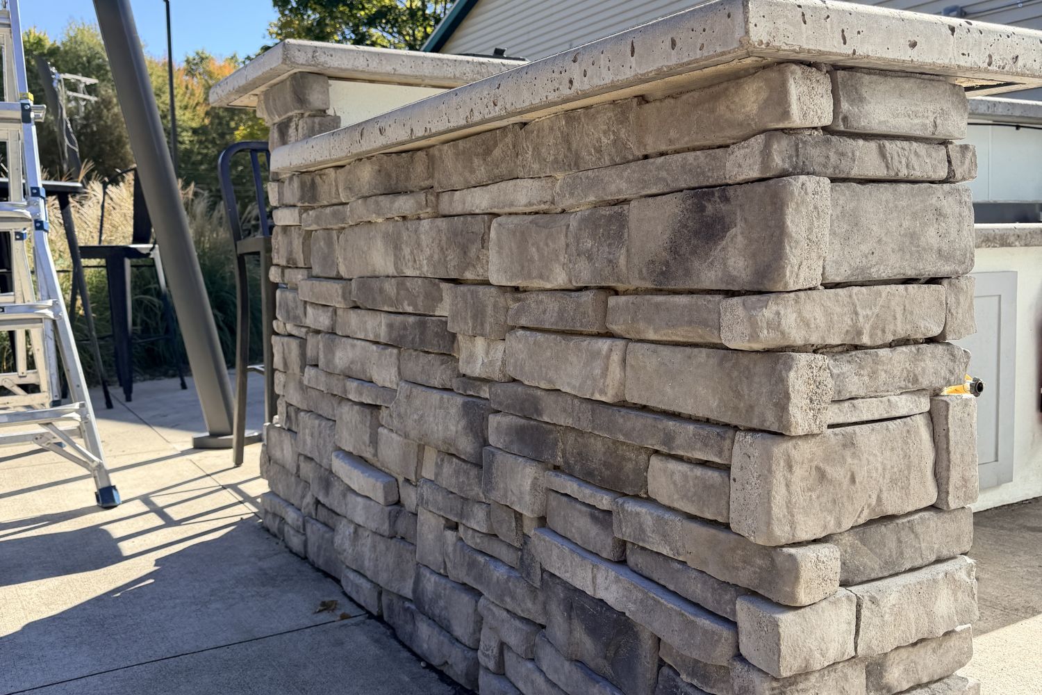 Black Bear Mountain Stone - Stone Veneer - Stack Stone Cool Gray