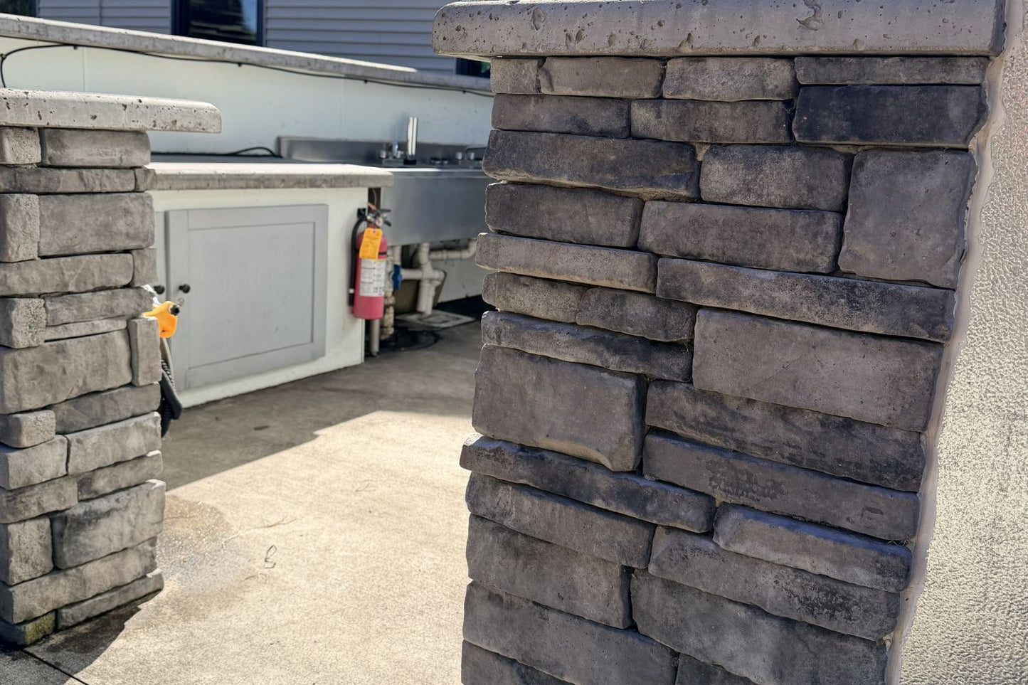 Black Bear Mountain Stone - Stone Veneer - Stack Stone Cool Gray