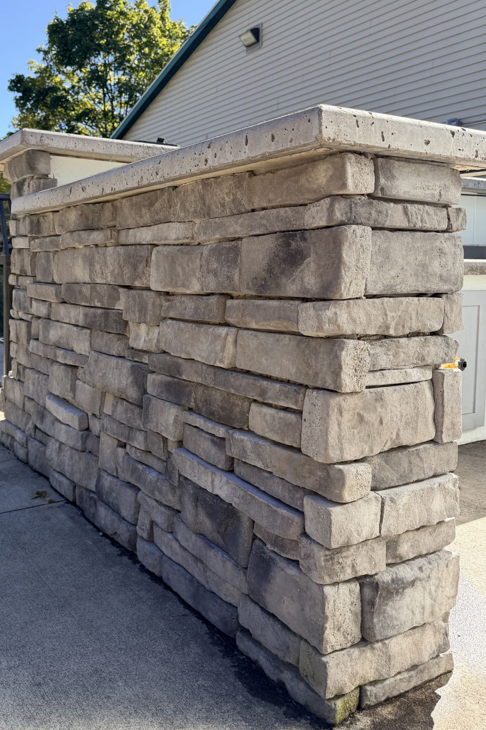 Black Bear Mountain Stone - Stone Veneer - Stack Stone Cool Gray