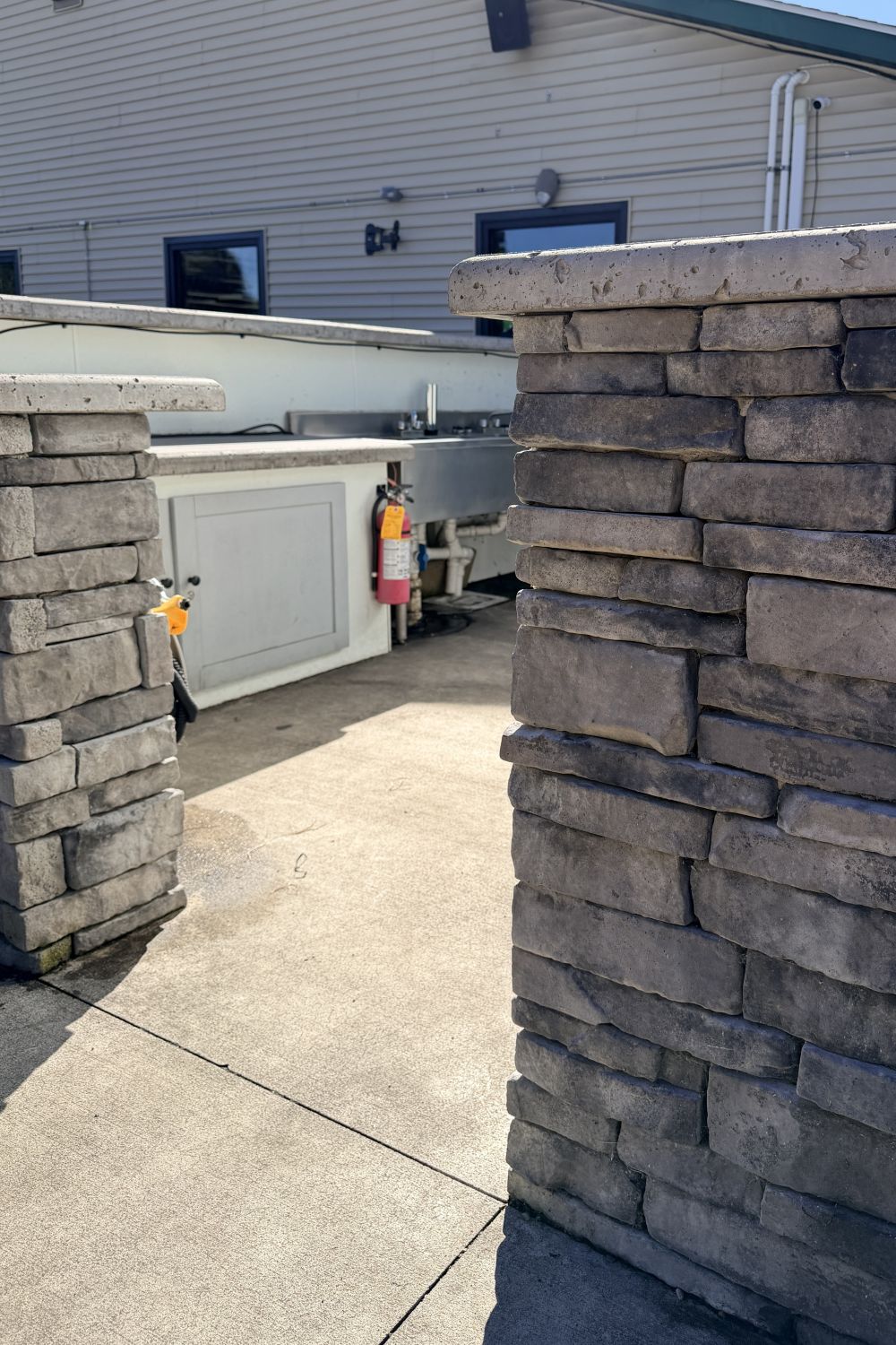 Black Bear Mountain Stone - Stone Veneer - Stack Stone Cool Gray